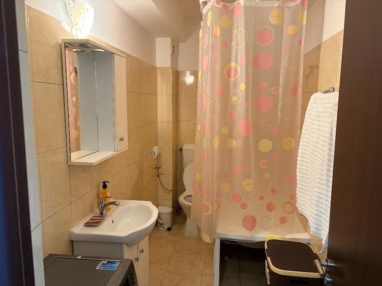 Apartament 3 Camere Auchan Titan, 72 MP, Bloc Linistit, Etaj 1