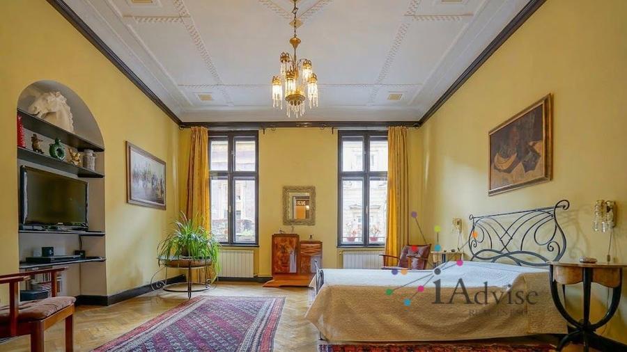 Vilă Istorică de Excepție în Centrul Istoric | 15 Camere | Acces Auto