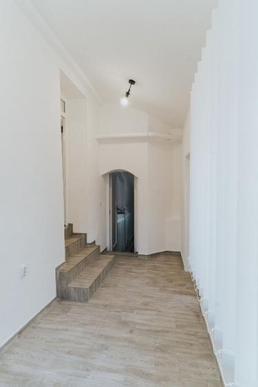 DE VÂNZARE APARTAMENT  Oradea ultracentral parter cu  parcare