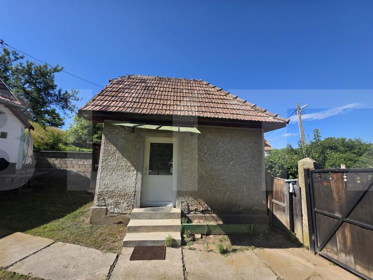 Casa traditionala din lemn in satul Zoltan