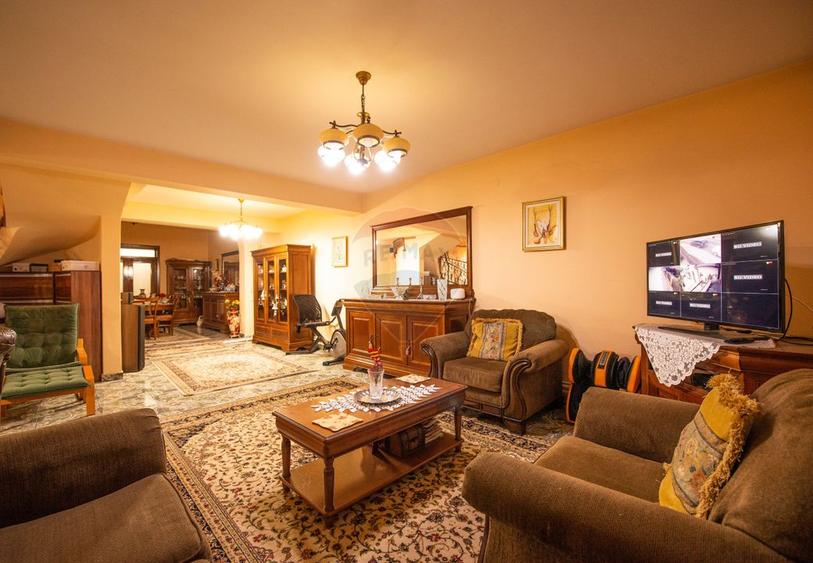 Vila de vanzare 240 mp utili , 6 camere, teren 1000 mp, Calarasi