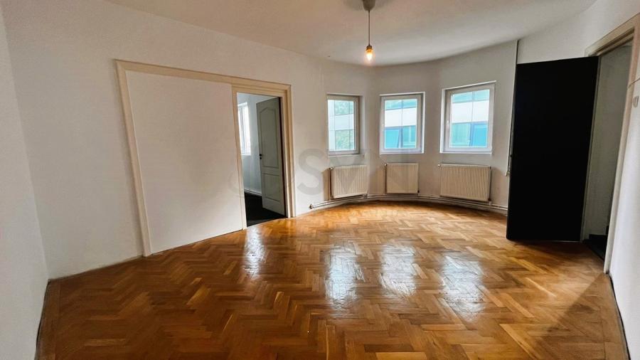 REV2004169 Vila 8 camere l teren 372mp l Luxuria