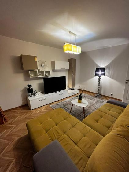 Apartament 3 camere decomandate, 2 bai, etajul 1, zona strazii Bucuresti