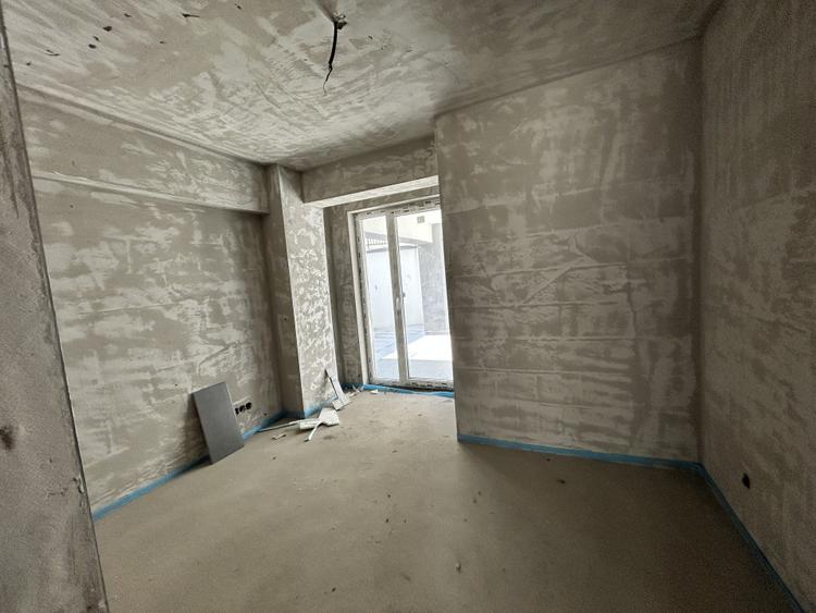 Apartament de 4 camere , 89 mp utili, terasa 103mp, zona VIVO