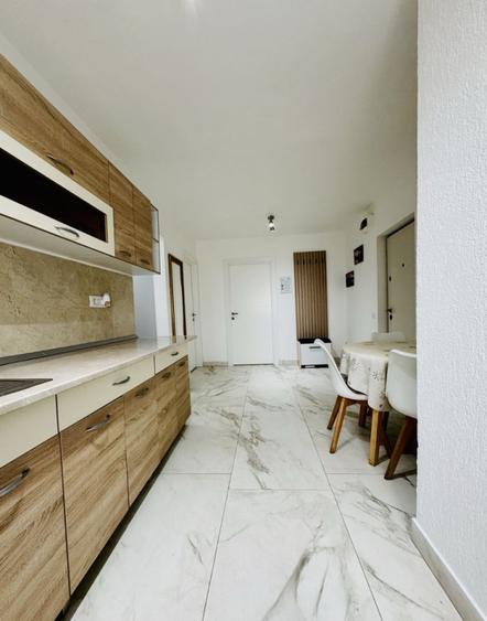 3 Camere decomandat, 72,5 mp, balcon închis 5 mp + boxă subsol , Cart Manastur