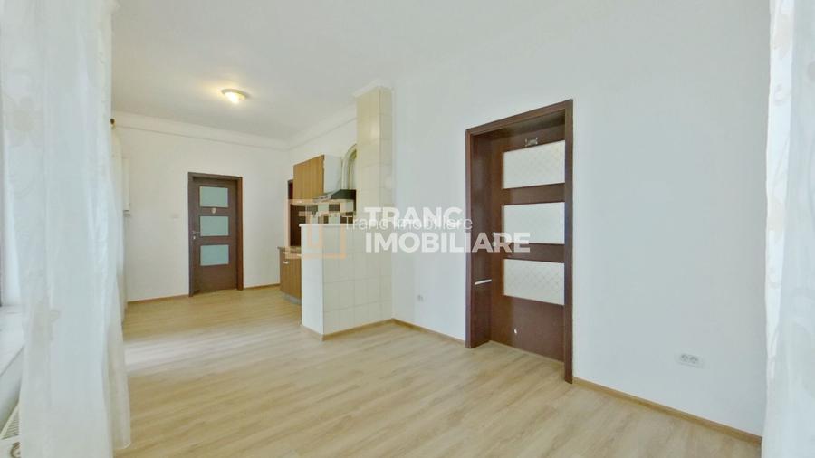 Casa de închiriat în Parneava / Curte spațioasă și confort - 10