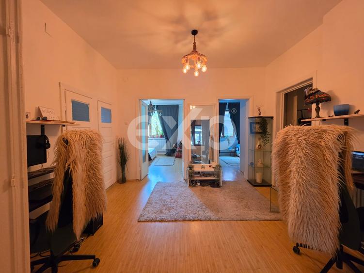 Decebal, Delea Noua, apartament de vanzare etaj 1 cu centrala proprie