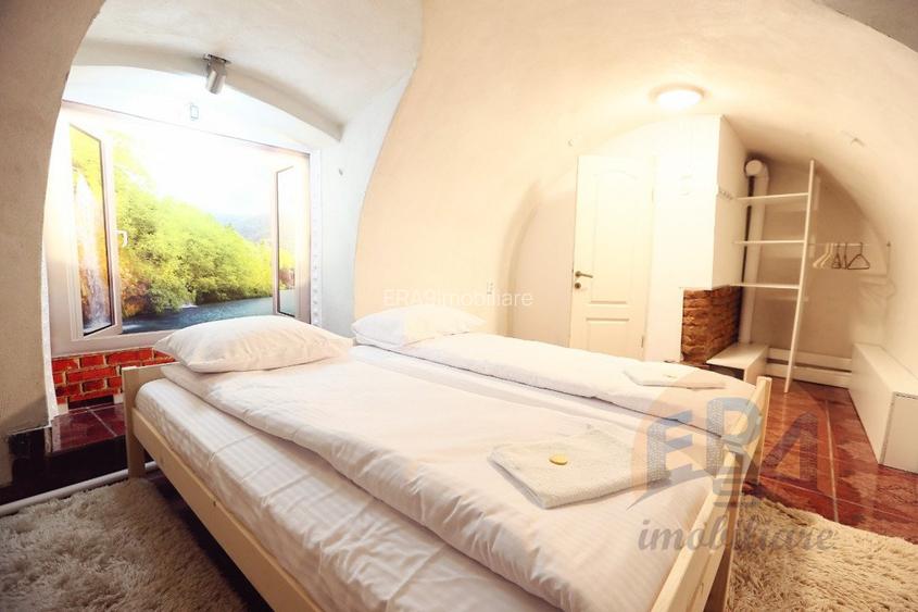 Casa cu 3 apartamente, P-ta Unirii , Str. Primariei - 13