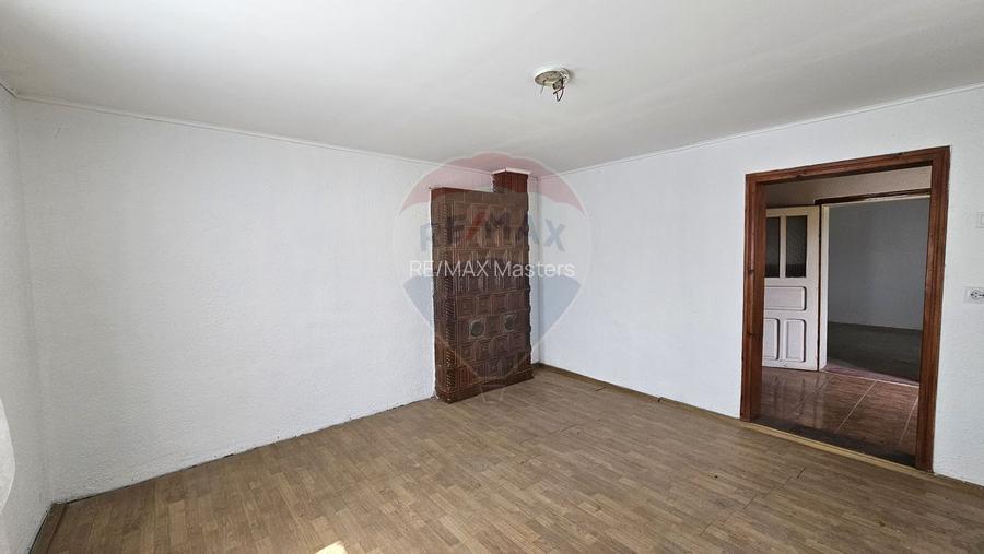 Casă  cu 3 camere, teren intravilan de 1300mp în Ipotești Tișăuți, SV - 16