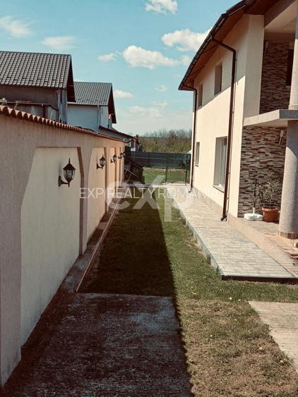 VÂNZARE CASĂ • ALBOTA • CURTE GENEROASĂ - 2