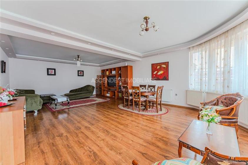 FILM! Edificiu cu identitate arhitecturala, 700mp teren, garaj 4X, Tractorul, Br - 18