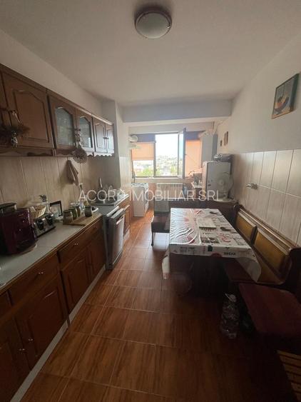 Apartament cu 4 camere FOARTE MARE inel 1 - 17