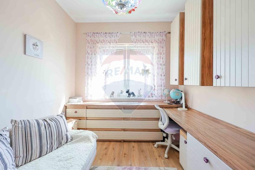 Apartament cu 4 camere și garaj de vânzare în zona Universității - 7