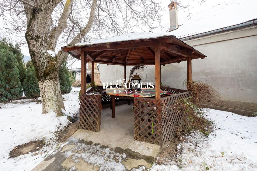 Pensiune de vânzare în Râșnov | 14 camere | 427 mp - 50