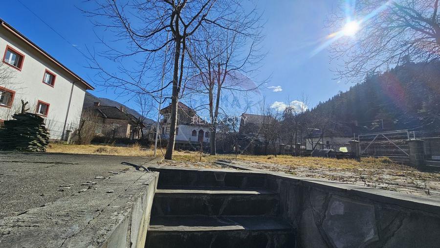 Casă solidă din cărămidă, mobilată, garaj, teren generos – Tarcău - 52