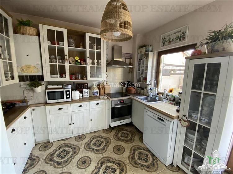 Vila spatioasa cu 3 apartamente in Fundeni Dobroiesti - 9