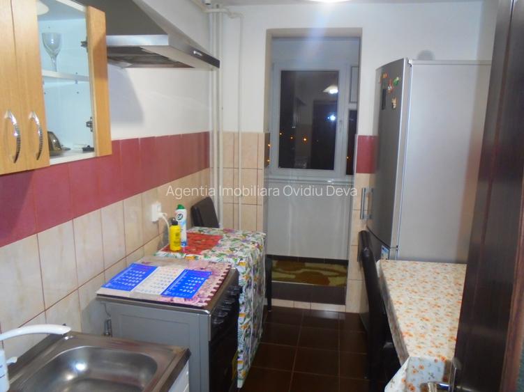 Vand sau inchiriez apartament 2 camere dec.  Deva, Balcescu, etaj 3, mobilat - 4