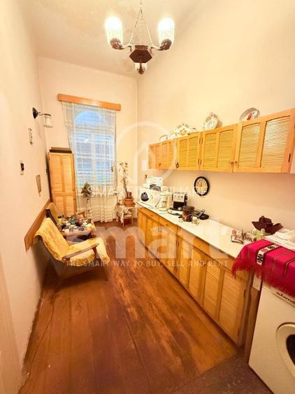 Casa in centrul istoric cu spatiu comercial si parcare proprie Zona 0 - 3