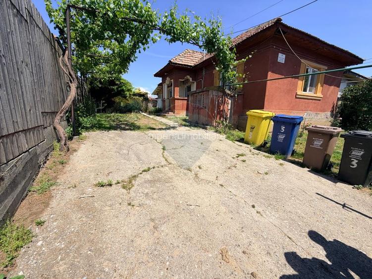 Teren 650 mp,  cu casa modesta, zona Blv Nicolae Romanescu - 3