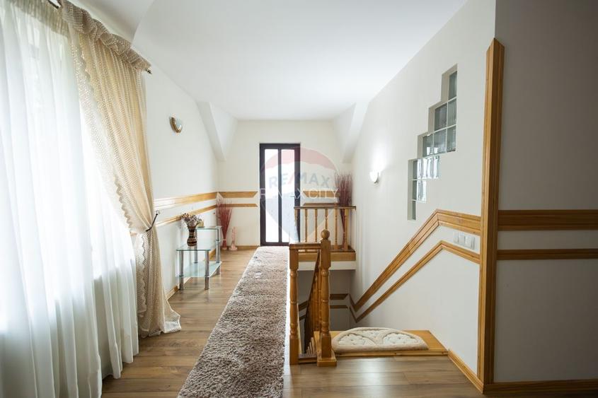 Casa spatioasa de vanzare - 60