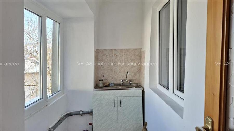 Apartament 2 camere , et 2, Ct, liber, Gara -Lic. Economic - 11