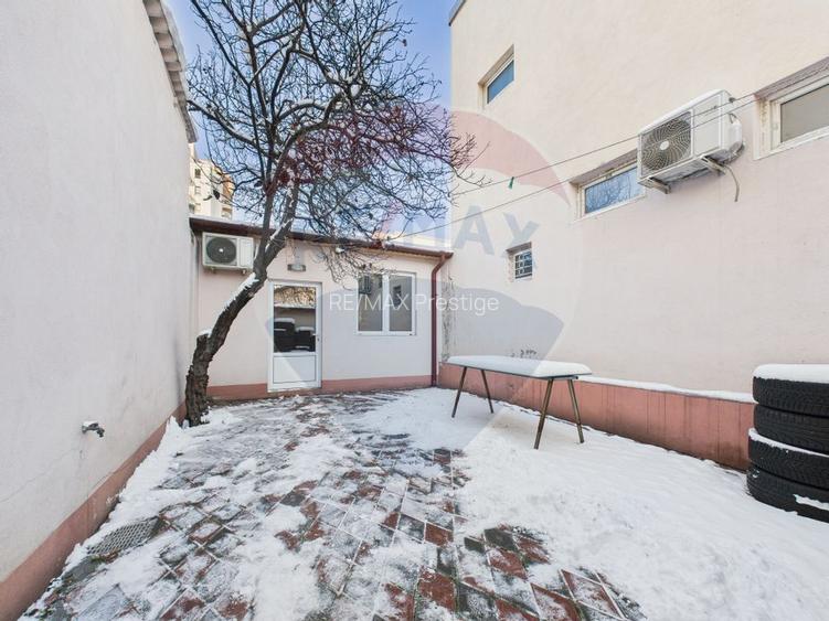 Casă cu două corpuri, ideală pentru firmă, Vitan - 11