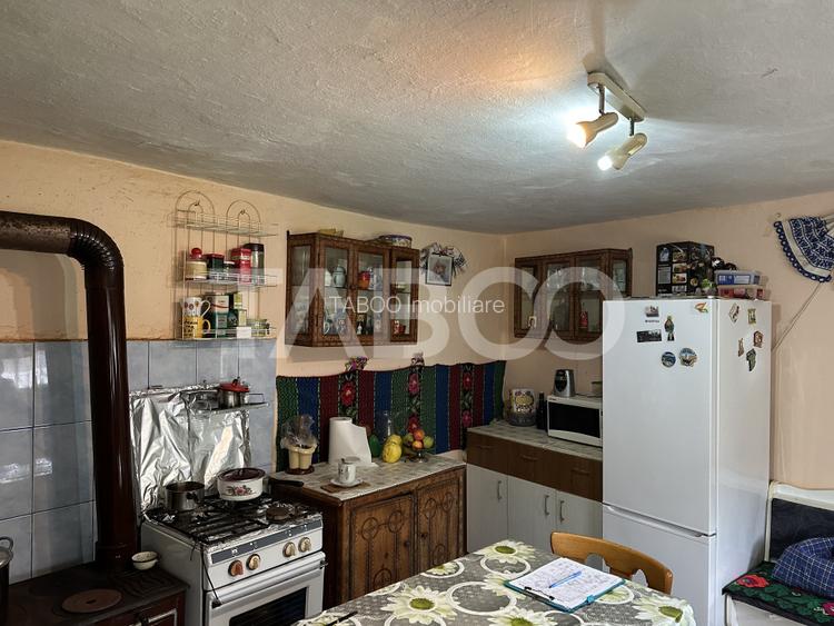 Casa cu gradina 3 camere anexe gospodaresti 5702 mp teren in Gura Vaii - 12