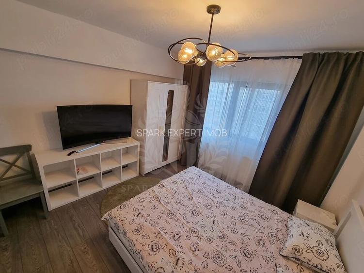 //3 CAMERE//BULEVARDUL REPUBLICII// - 8