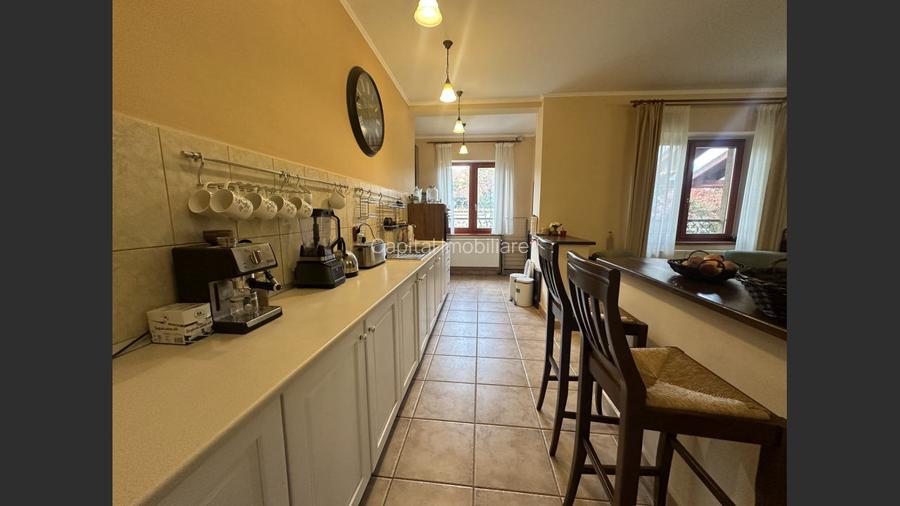 Casa, singur in curte, cu acces auto, ultracentral, Oradea - 4