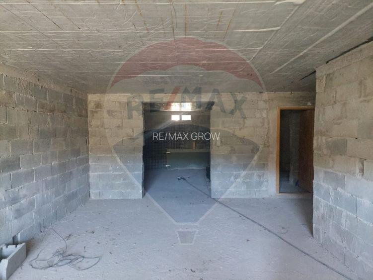 Casa la rosu de vanzare in Caiuti, Bacau - 4