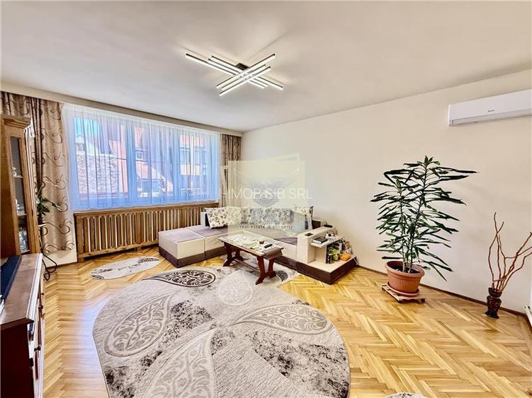 Apartament la casa cu 4 camere  204 mp curte 150mp Piata Cibin - 9