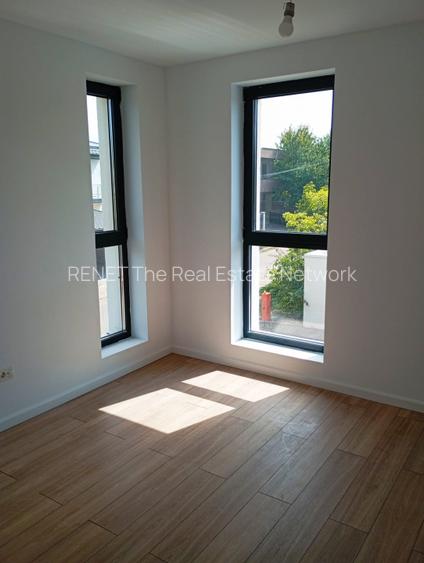 Vila Tunari str. Paris, 5 camere, curte 300  mp, 400 mp construiti - 20