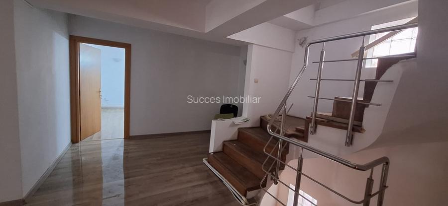MIHAI BRAVU-METROU,VILA 9 CAMERE,LIVING 75 MP,400 MP,P+1+M,CURTE 300mp, 2300 eur - 3