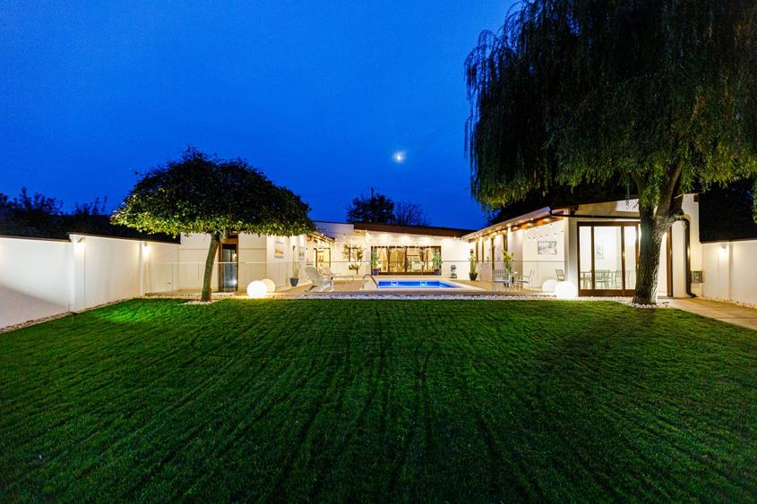 Arhitectura Distinsa: Casa Moderna Plan Parter si Piscina Privata - 21