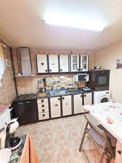 Vila individuala 6 camere Zona Ghencea Metrou Raul Doamnei Comision 0% - 5