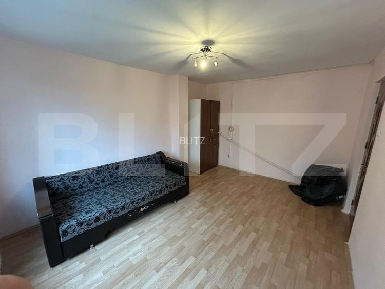 Apartament 2 camere, 32 mp, zona Nicolina  - 2