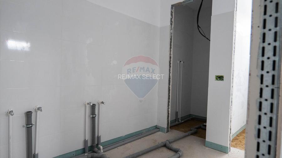 Hala de închiriat 1.800 mp cu teren 5.000 mp - Acces rapid la centura - 12