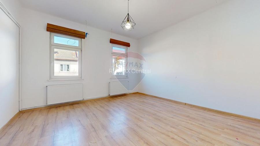 Închiriere imobil Brașov, zonă centrală, strada Aurel Vlaicu, curte - 12