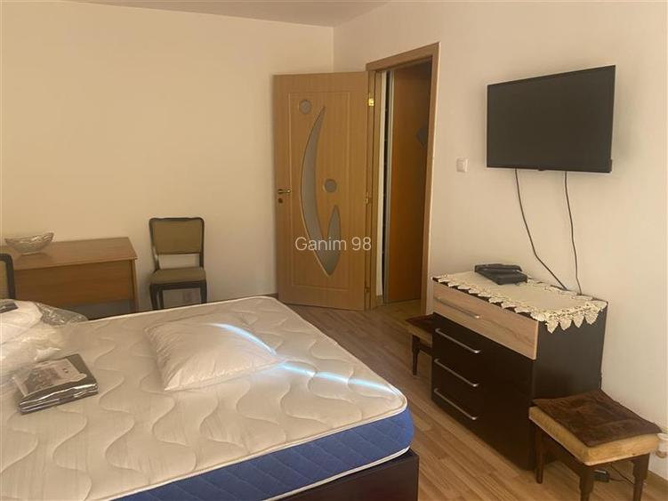 Garsoniera , zona B-dul Independentei , et 2 , 32 mp , decomandata , mobilata si - 5