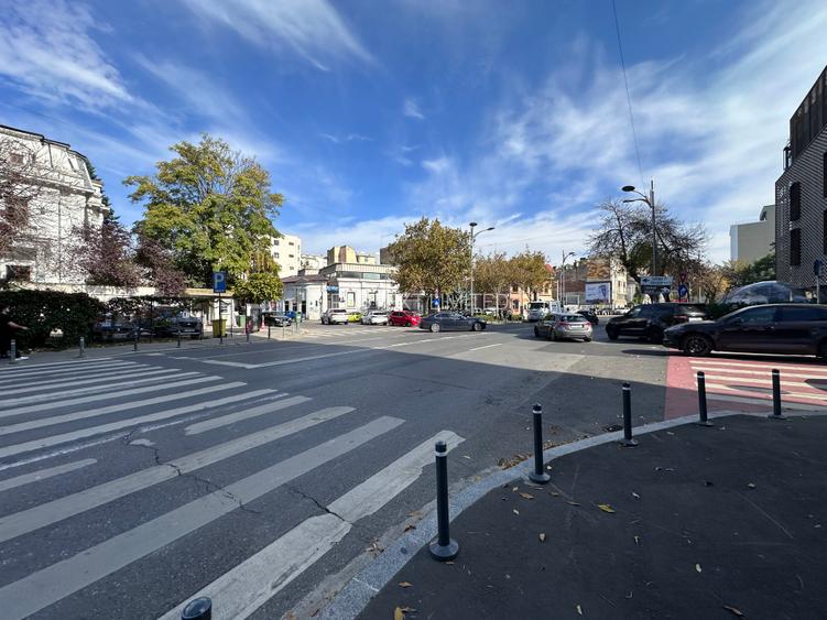 Vedere liberă față și spate.Nu are risc sau urgență seismică.118 mp. - 4