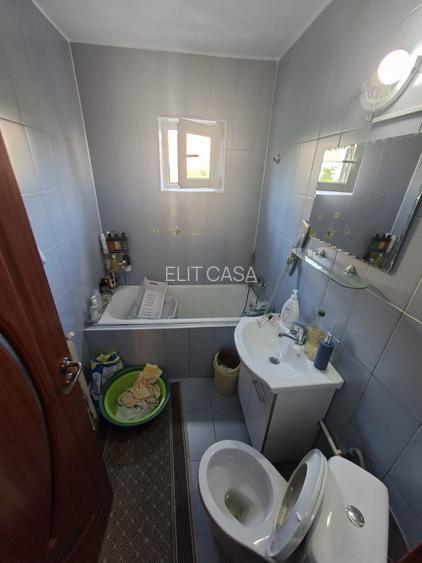 Apartament cu 3 camere, etajul 2/4, zona Dacia - 9