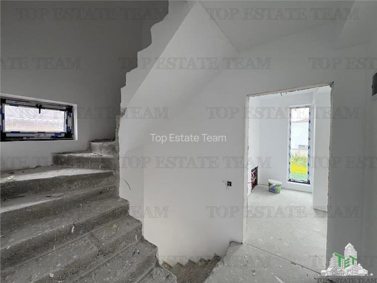 Vila  moderna, individuala cu 4 camere , 3 bai , Living , terasa acoperita, inca - 30