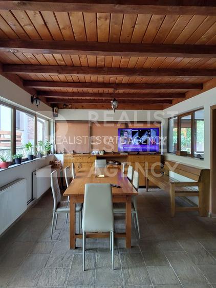 Vilă individuală 430 mp utili, teren 2.000 mp, panouri solare - 25