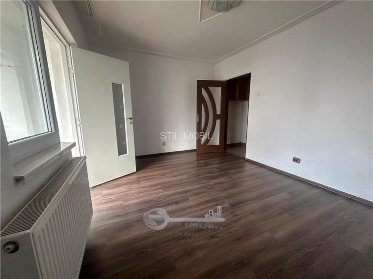 APARTAMENT 2 CAM DECOMANDAT PODU DE FIER ETAJ INTERMEDIAR - 13
