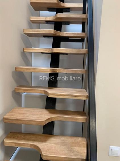 Casa de vanzare, formata din 2 apartamente, P-ta Abator - 10