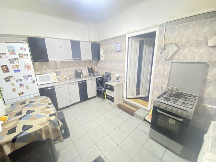 Casa- 4 camere- Sector 5- COMISION 0% - 11