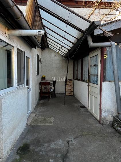 Închiriez casă curte Apărătorii Patriei - 9