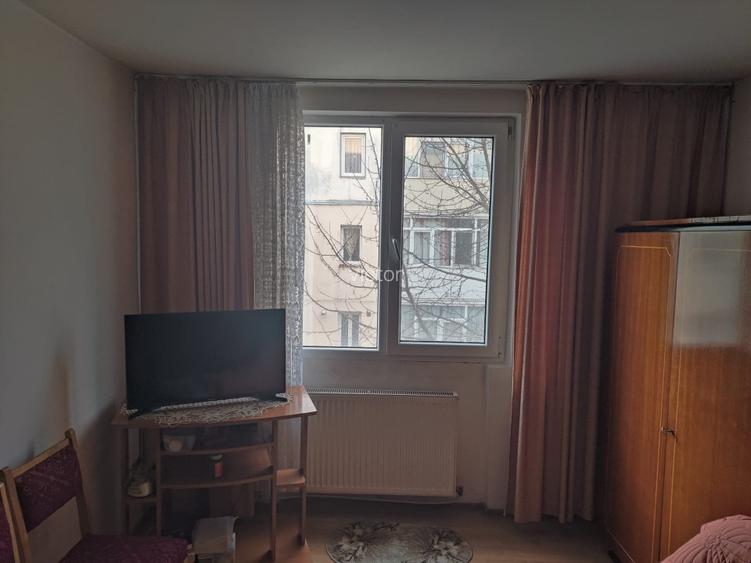 Vand apartament 2 camere decomandat semicentral Roman - 12