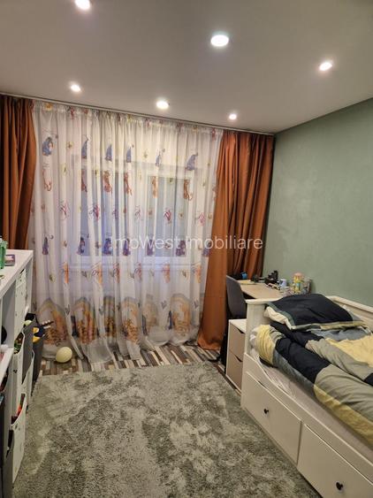 Aradului | 4 camere | Decomandat| Etaj intermediar | 3 balcoane si boxă - 7
