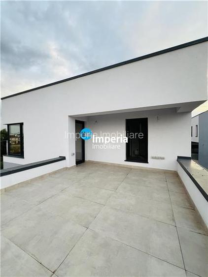 Persoana fizica de vanzare doua VILE DE LUX cu vedere la lac CORBEANCA - 10